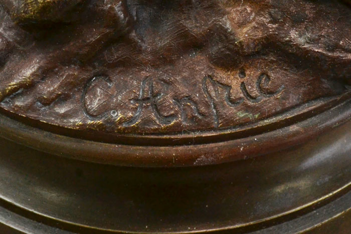 La signature du bronze de Charles Anfrie