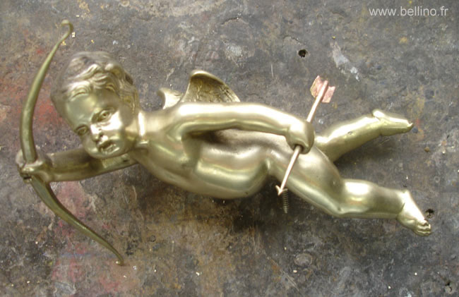 Le cupidon en bronze décapé