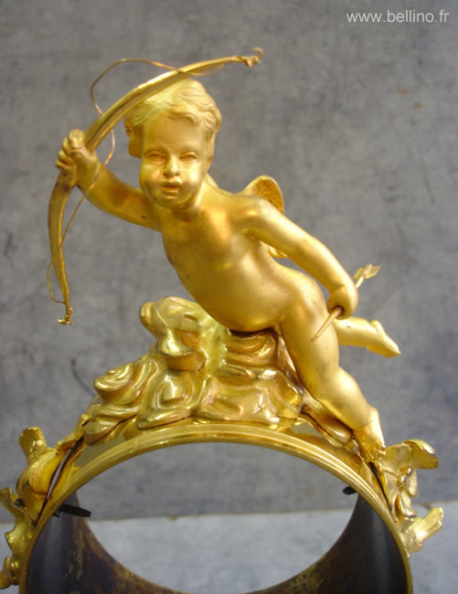 Le cupidon de la pendule après dorure