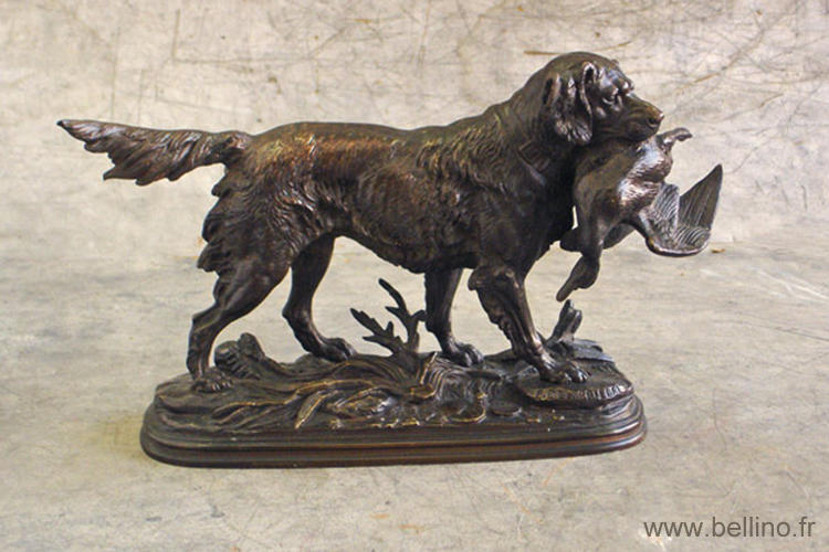 La sculpture "chien ramenant un canard" après réparation