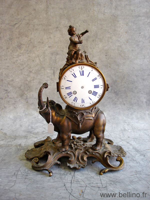 Pendule à l'éléphant en bronze avant restauration Pendule avant restauration
