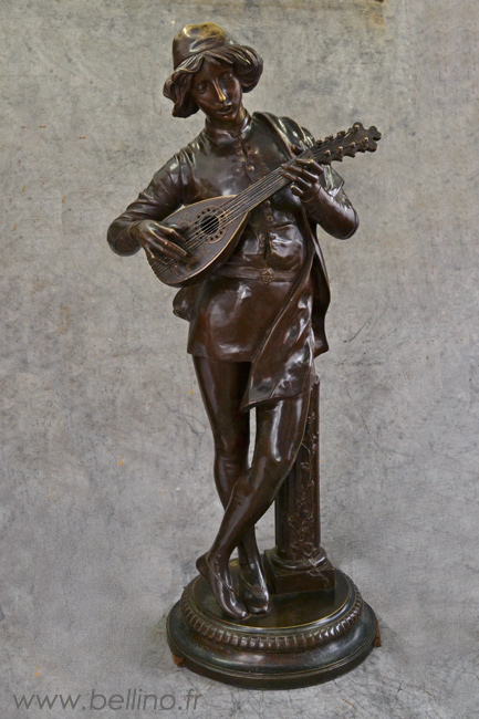 La sculpture de Paul Dubois après restauration Le chanteur Florentin après restauration