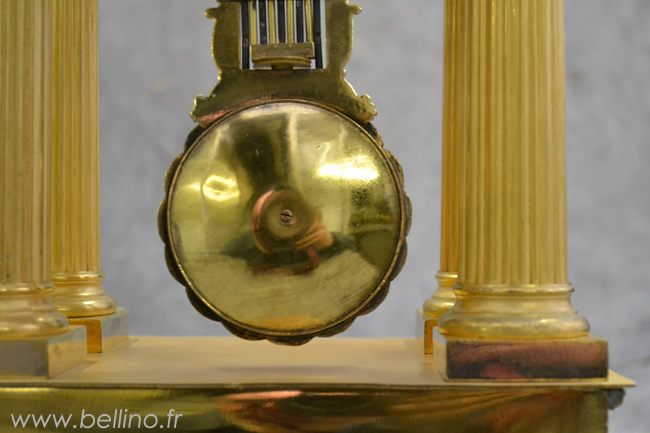 Dos du balancier de la pendule Empire après restauration