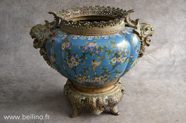 Cache pot en bronze émaillé et doré