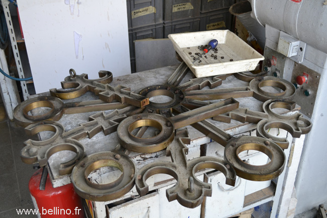 Début de démontage de la couronne du lustre