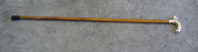 Canne à pommeau d'argent ornementé