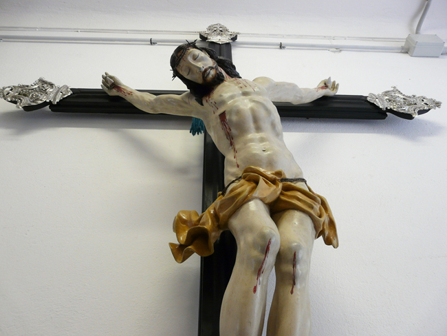 Le crucifix de la confrerie après restauration