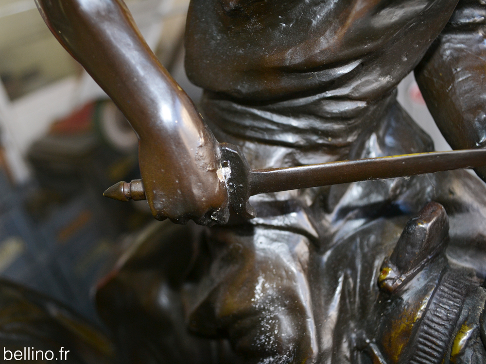 Tâche sur le bronze